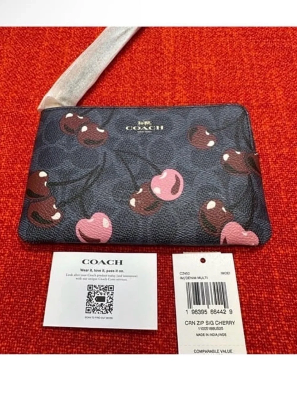 ❤️❤️❤️Coach wristlet/wallet with cherry print ❤️❤️❤️